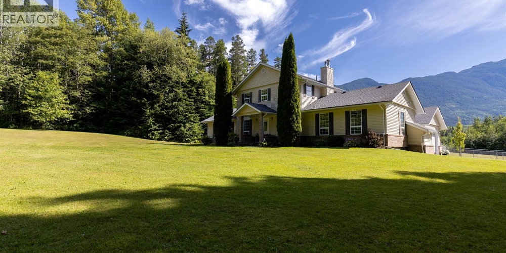 1920 LAUREL STREET Terrace Photo 32 1920 LAUREL STREET Terrace Photo 32